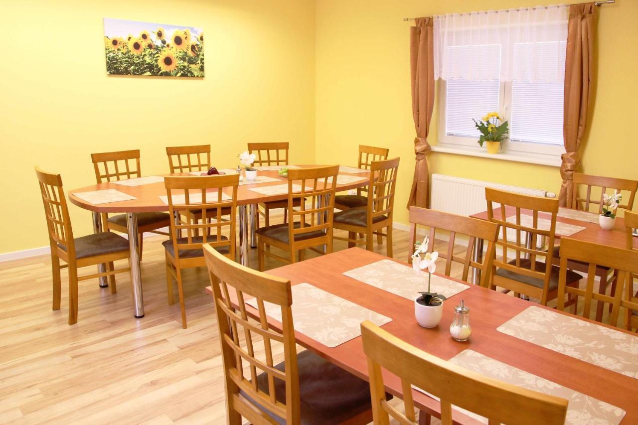 Sarovy Cerny Kocour Apart Hotel מראה חיצוני תמונה