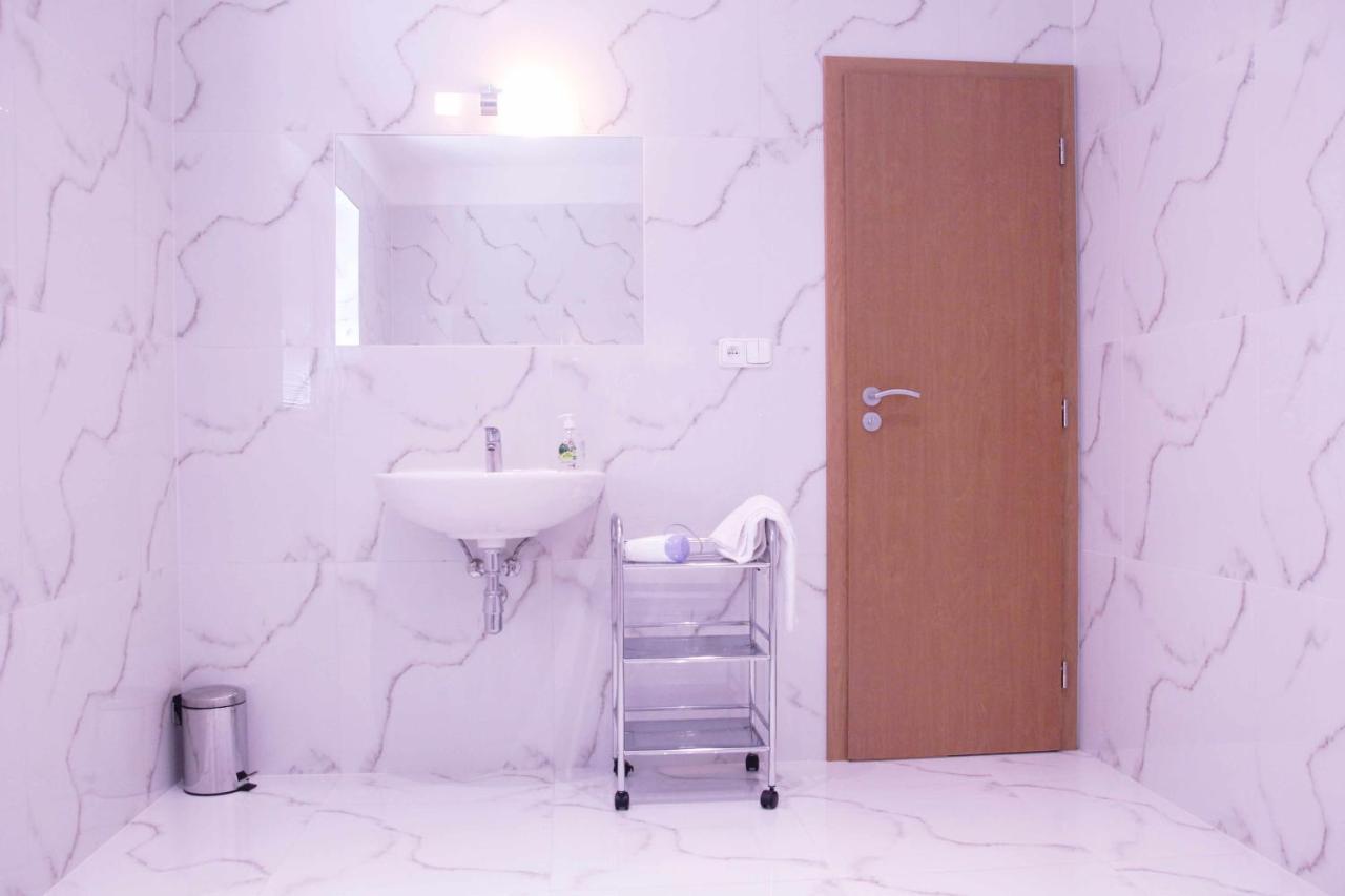 Sarovy Cerny Kocour Apart Hotel מראה חיצוני תמונה