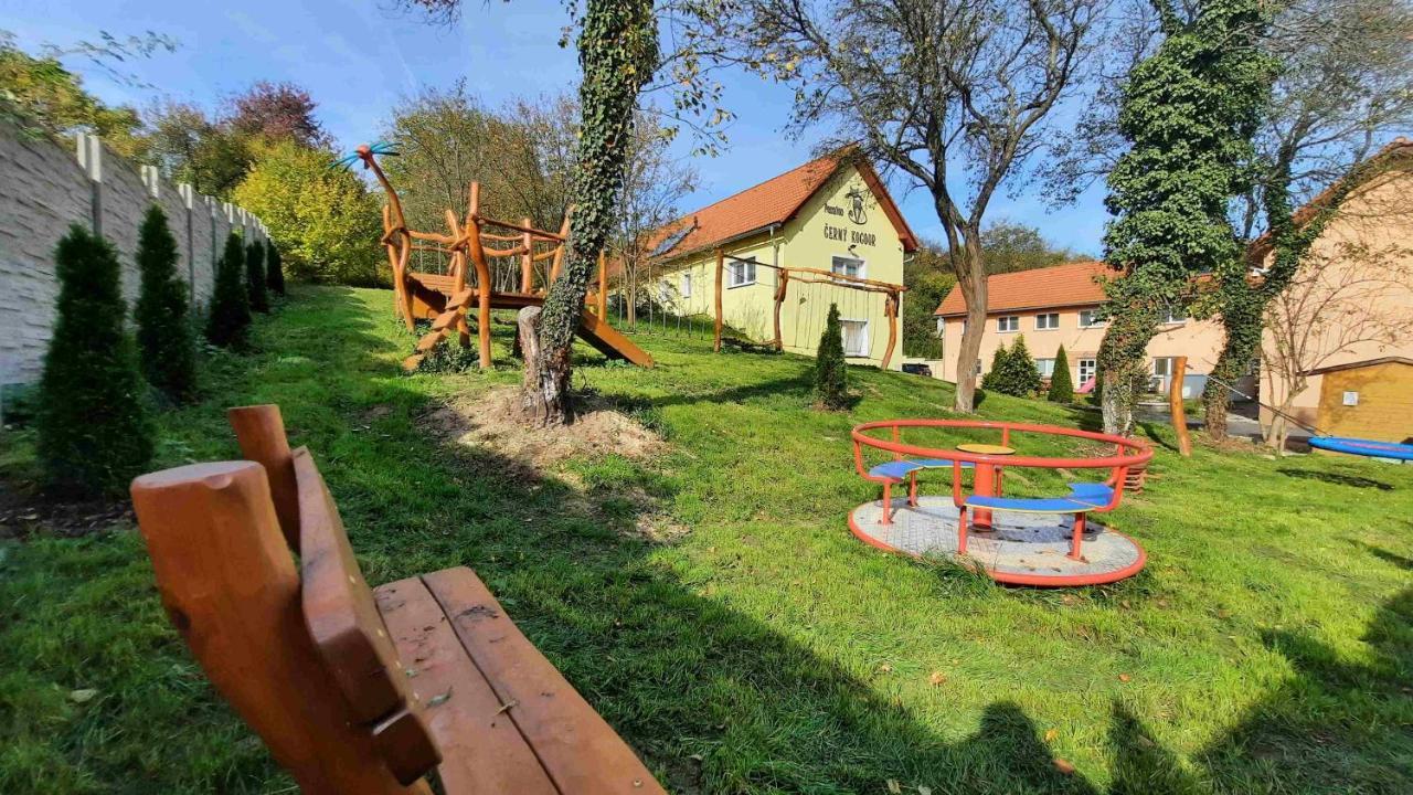 Sarovy Cerny Kocour Apart Hotel מראה חיצוני תמונה
